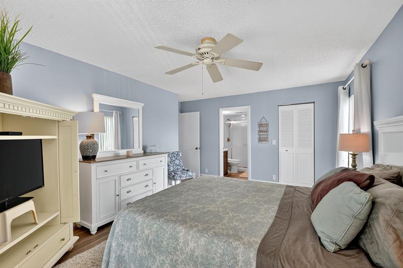 Image 21 of 55 For 813 Sky Pine Way  D2