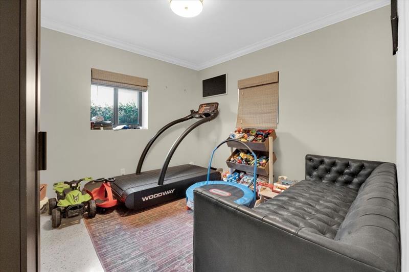 Image 11 of 20 For 426 8th Ave  