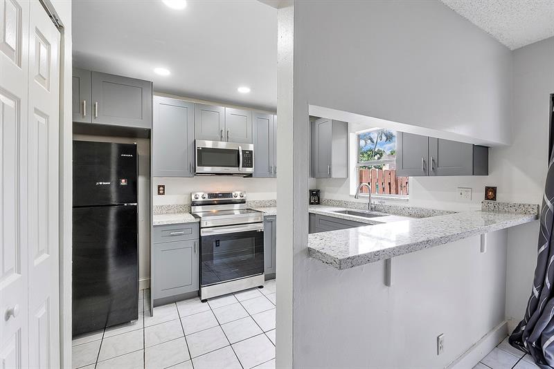 Image 4 of 14 For 5843 Blueberry Ct  78