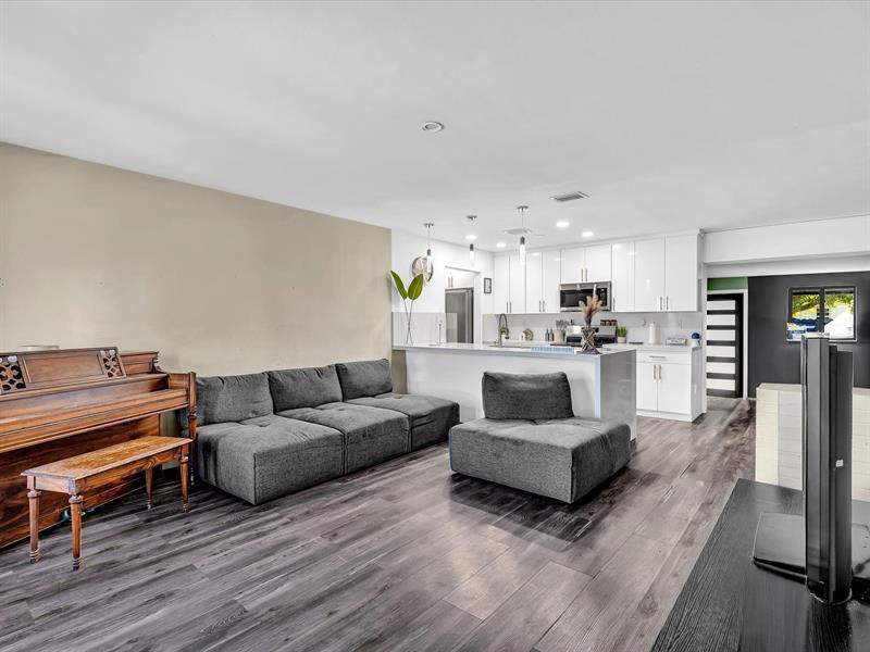 Image 10 of 28 For 17135 12th Ct