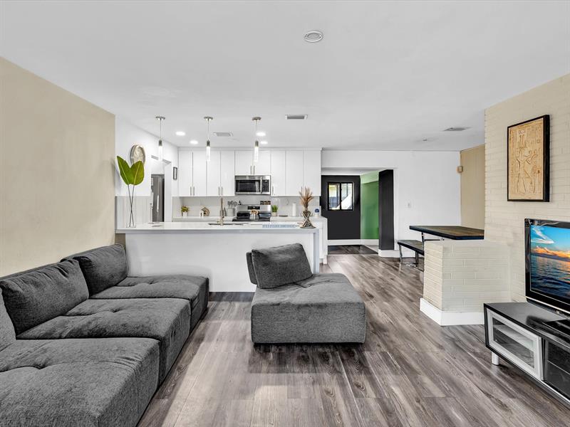 Image 11 of 28 For 17135 12th Ct