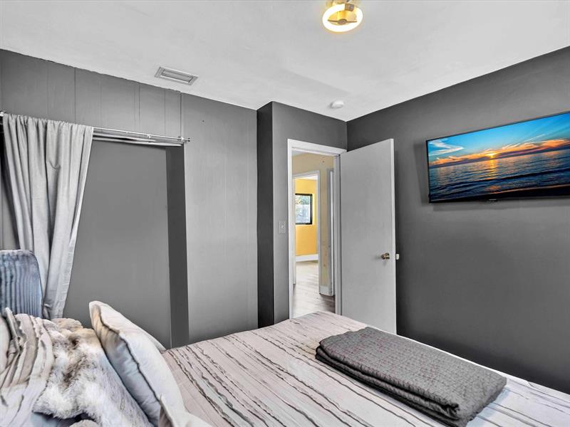 Image 21 of 28 For 17135 12th Ct