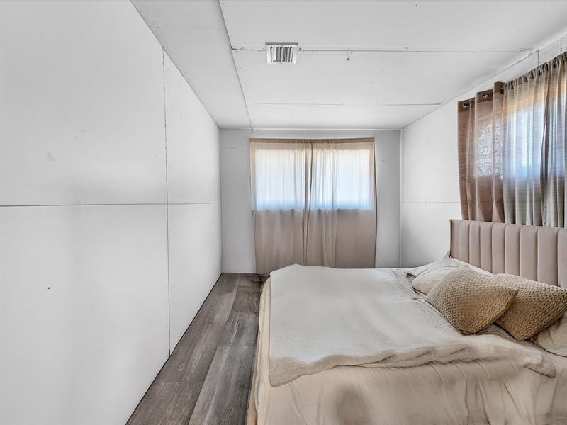 Image 23 of 28 For 17135 12th Ct