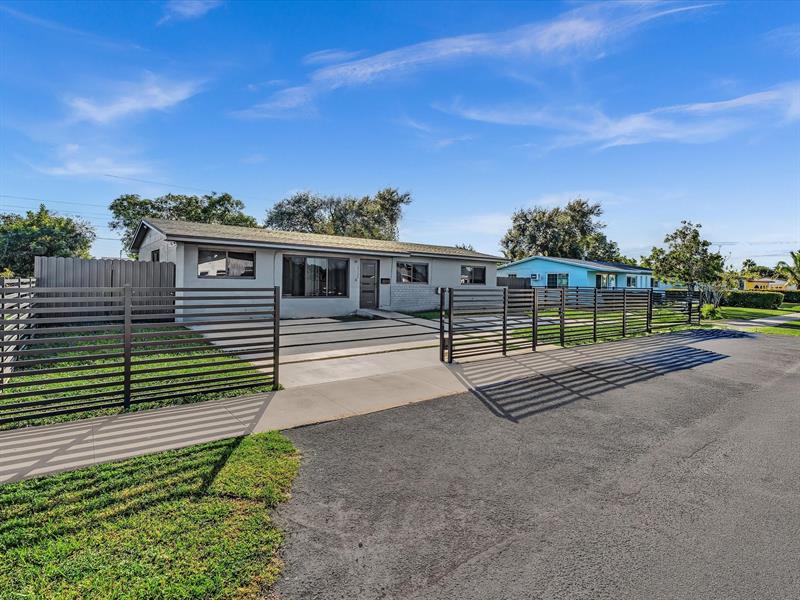 Image 3 of 28 For 17135 12th Ct