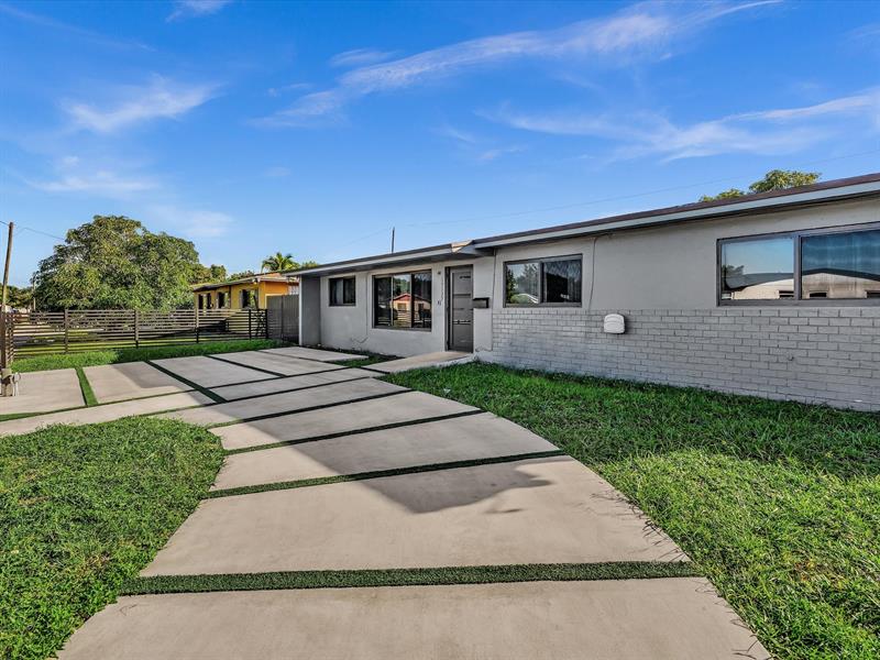 Image 4 of 28 For 17135 12th Ct