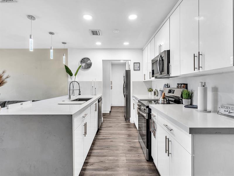 Image 6 of 28 For 17135 12th Ct