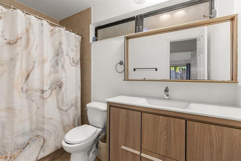 Image 20 of 27 For 1178 University Dr  1178