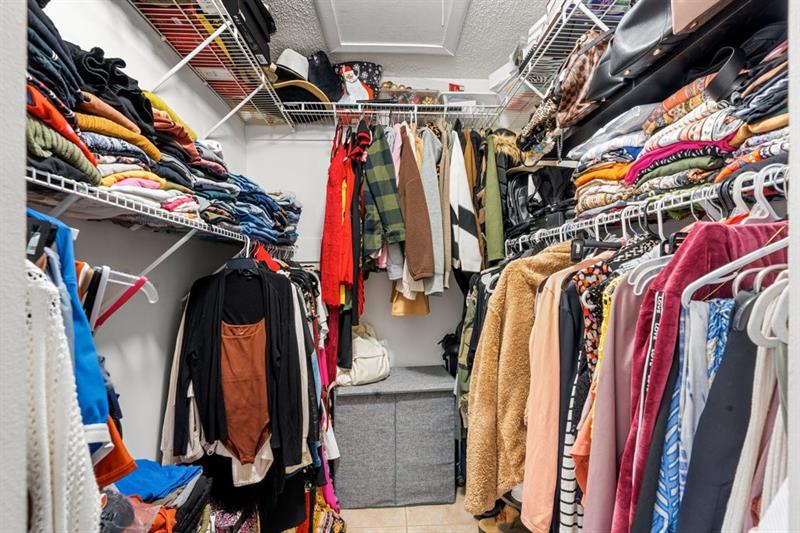 Image 21 of 27 For 1178 University Dr  1178