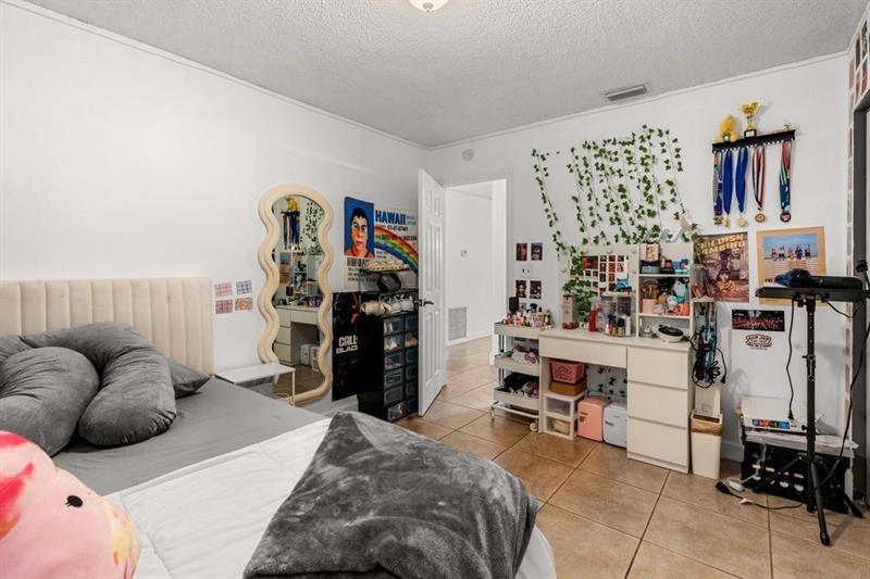 Image 22 of 27 For 1178 University Dr  1178