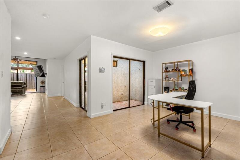 Image 9 of 27 For 1178 University Dr  1178