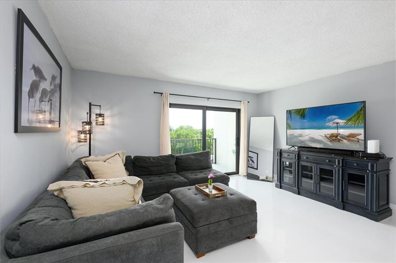 Image 10 of 36 For 900 River Reach Dr  425