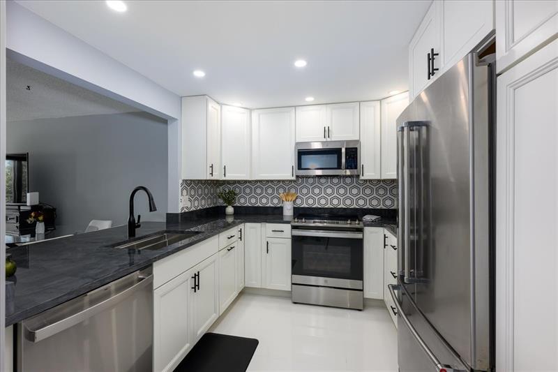 Image 11 of 36 For 900 River Reach Dr  425