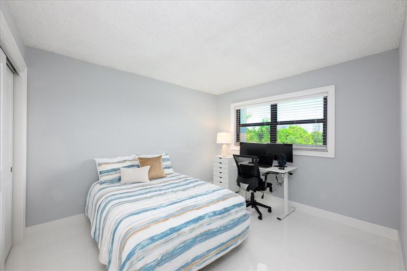 Image 15 of 36 For 900 River Reach Dr  425