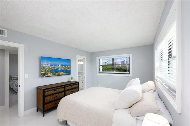 Image 19 of 36 For 900 River Reach Dr  425