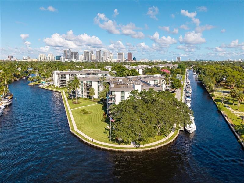 Image 27 of 36 For 900 River Reach Dr  425