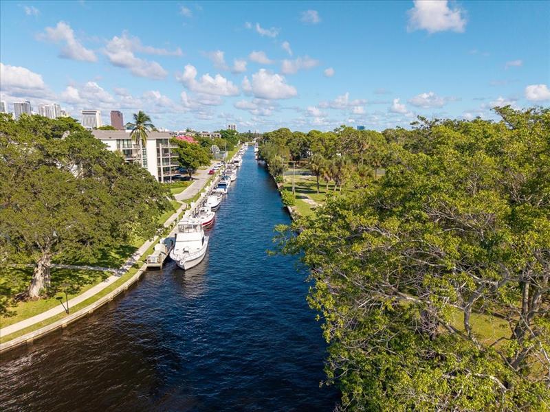 Image 28 of 36 For 900 River Reach Dr  425