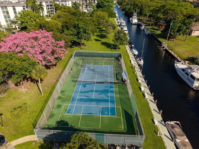 Image 29 of 36 For 900 River Reach Dr  425