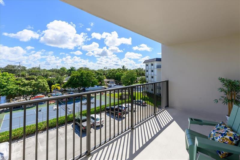 Image 7 of 36 For 900 River Reach Dr  425