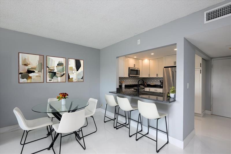 Image 9 of 36 For 900 River Reach Dr  425