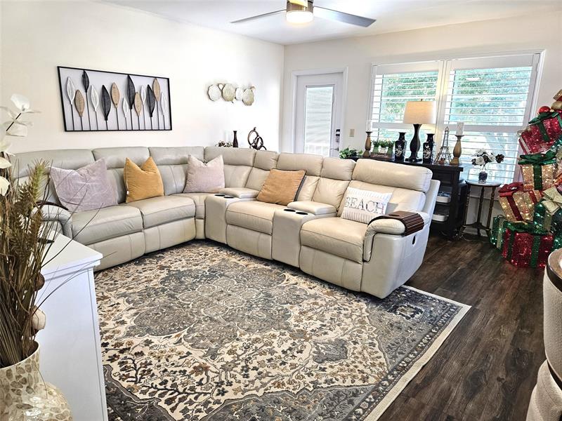 Image 3 of 33 For 17 Vista Palm Ln  202