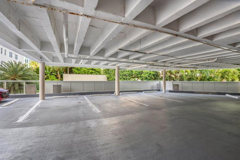 Image 18 of 29 For 3000 Holiday Dr  1104