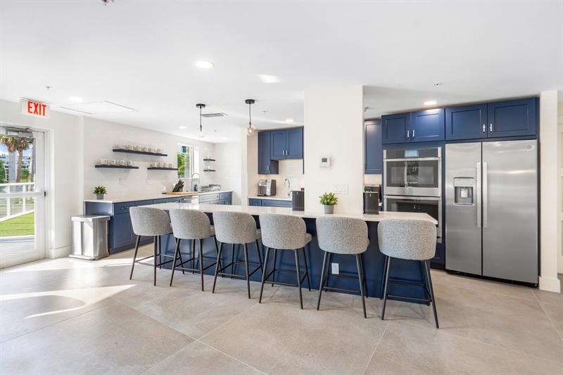 Image 22 of 29 For 3000 Holiday Dr  1104