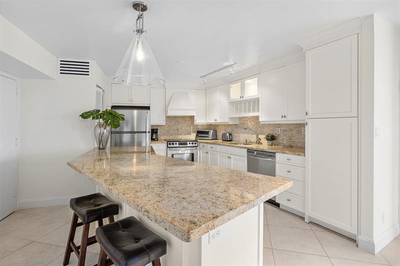 Image 6 of 29 For 3000 Holiday Dr  1104