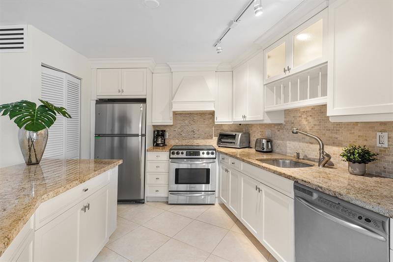 Image 7 of 29 For 3000 Holiday Dr  1104