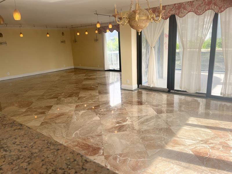 Image 5 of 14 For 19667 Turnberry Way  4j