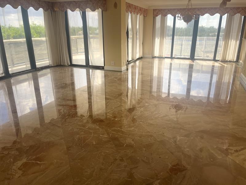 Image 6 of 14 For 19667 Turnberry Way  4j