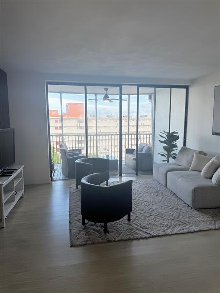 Image 11 of 33 For 1770 191st St 816