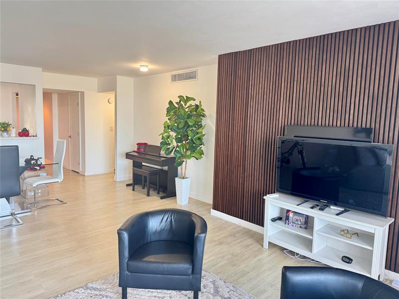 Image 12 of 33 For 1770 191st St 816