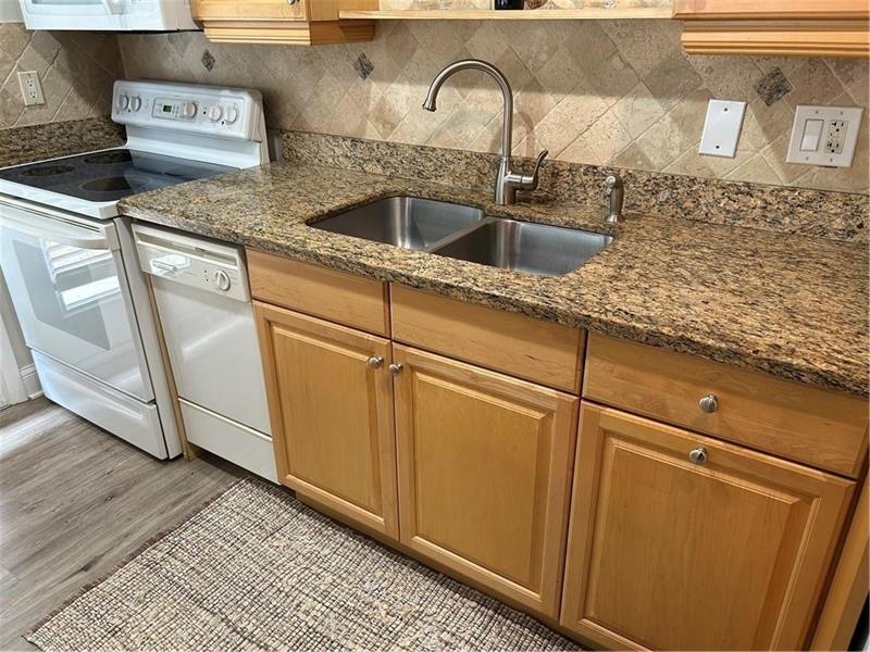 Image 10 of 16 For 2737 28th St  1w