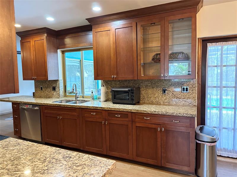 Image 10 of 42 For 4201 Thomas St