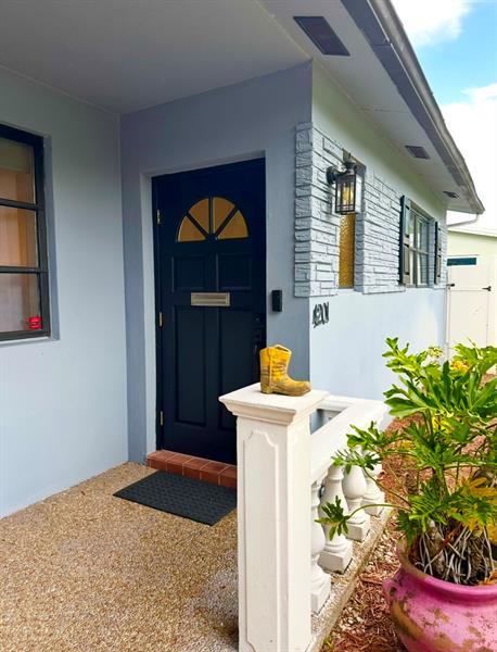 Image 3 of 42 For 4201 Thomas St