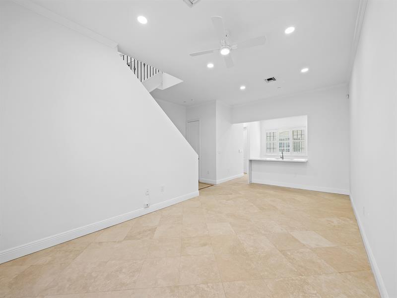 Image 11 of 28 For 504 7th St  202