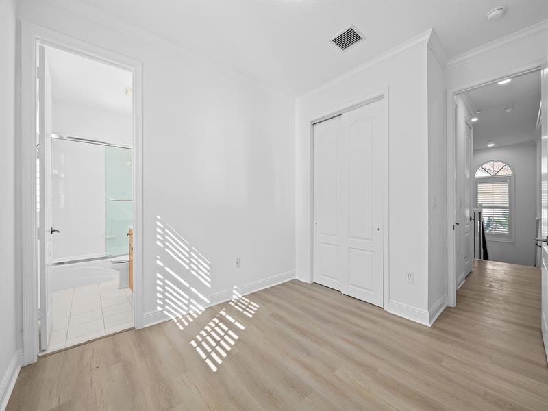 Image 13 of 28 For 504 7th St  202