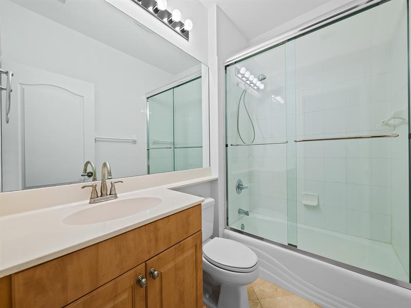 Image 16 of 28 For 504 7th St  202