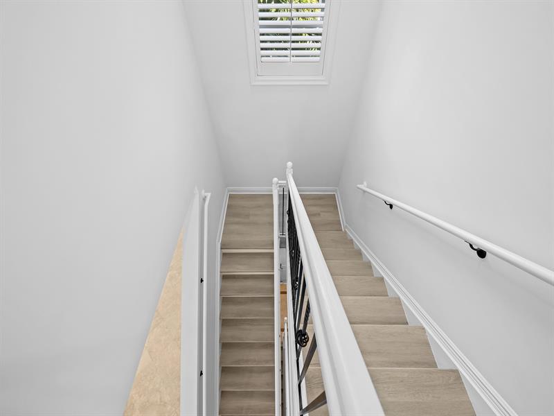 Image 19 of 28 For 504 7th St  202