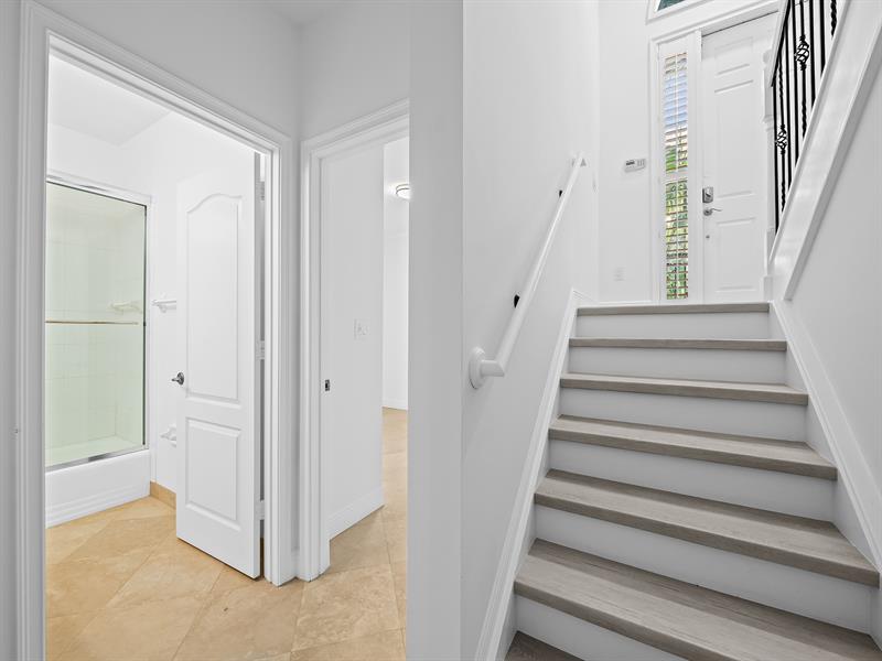 Image 20 of 28 For 504 7th St  202