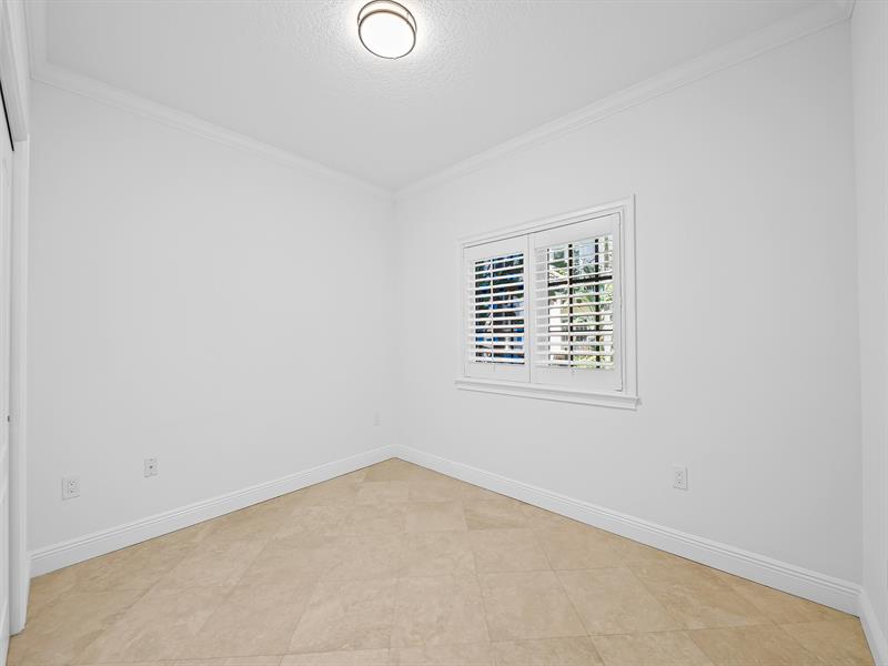 Image 21 of 28 For 504 7th St  202