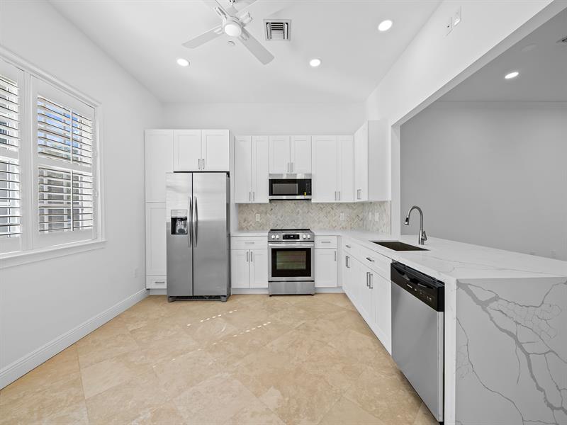 Image 23 of 28 For 504 7th St  202