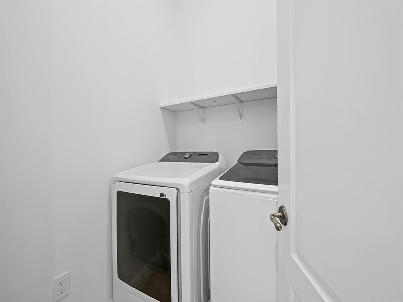 Image 25 of 28 For 504 7th St  202