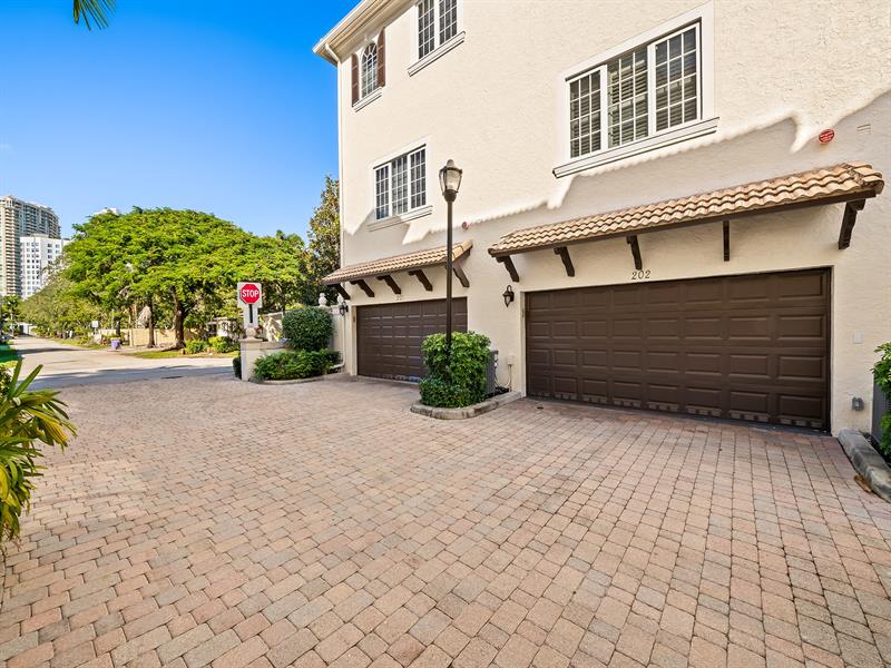 Image 27 of 28 For 504 7th St  202