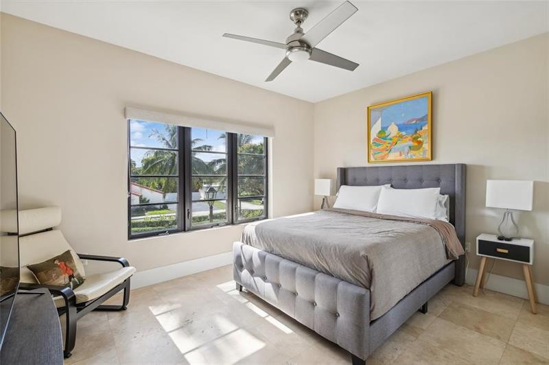 Image 10 of 24 For 2409 Ocean Blvd  327