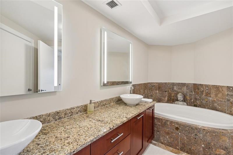 Image 14 of 24 For 2409 Ocean Blvd  327