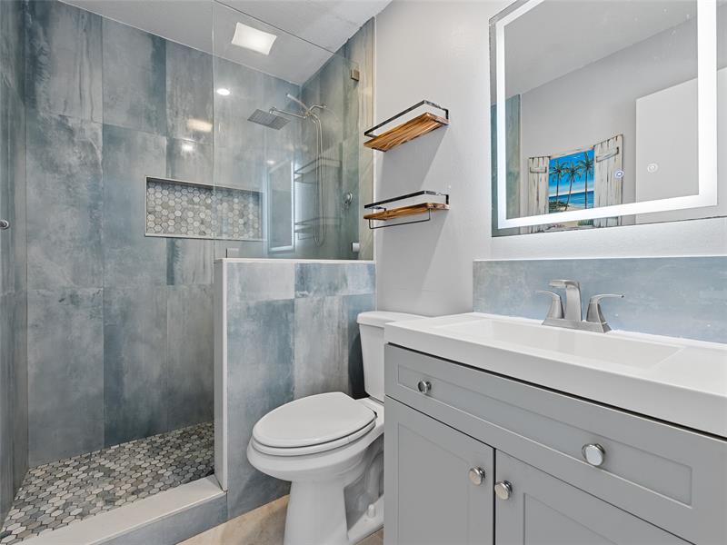 Image 11 of 32 For 5 Vista Palm Ln  207