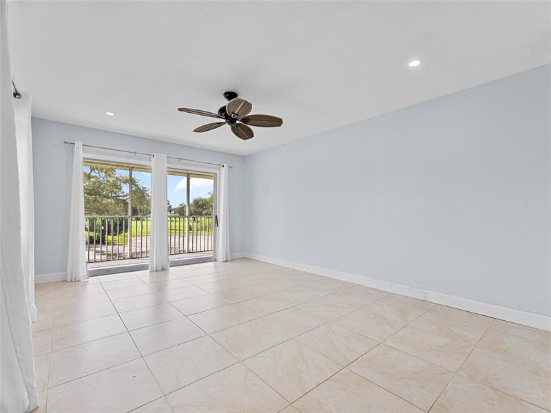 Image 6 of 32 For 5 Vista Palm Ln  207