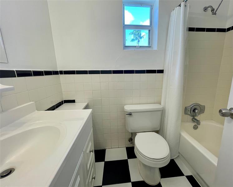 Image 10 of 13 For 1643 5 St  2