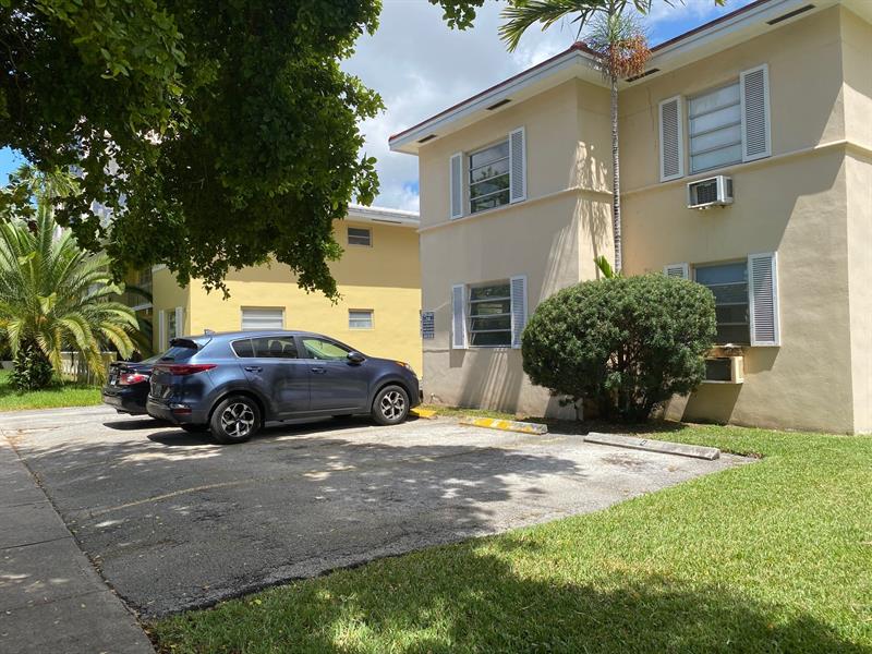 Image 3 of 8 For 107 Calabria Ave  3